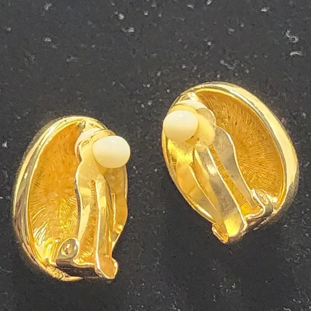 Vintage Gold Tone Red Cabochon Oval Clip On Earrings Statement Studs